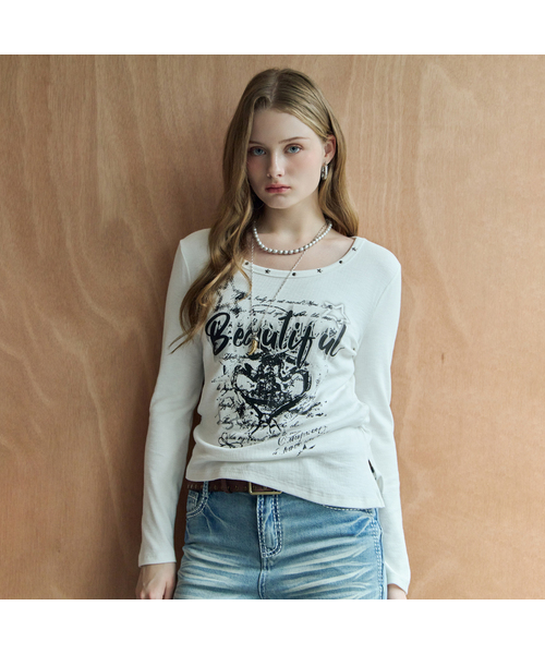 MAXZA(マージャコレクション)の「スタッズグラフィックシャーリングアンバランス長袖Tシャツ(Tシャツ/カットソー・レディース・ホワイト/チャコール/ワイン・FREE)」の1枚目の写真