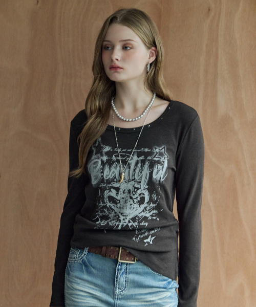 MAXZA(マージャコレクション)の「スタッズグラフィックシャーリングアンバランス長袖Tシャツ(Tシャツ/カットソー・レディース・ホワイト/チャコール/ワイン・FREE)」の4枚目の写真