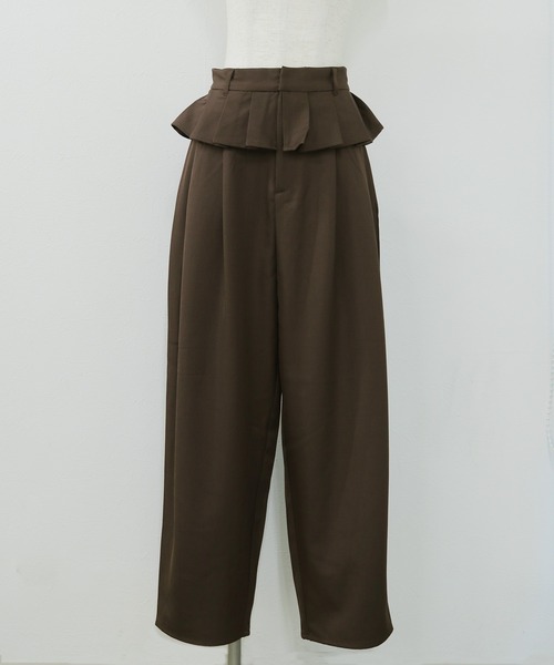 cheriella(シェリエラ)の「【cheriella】レイヤードフリルタックパンツ LAYERED FRILL TUCK PANTS(チノパンツ・レディース・グレイッシュベージュ/チャコールグレー/ブラック/ブラウン・FREE)」の19枚目の写真