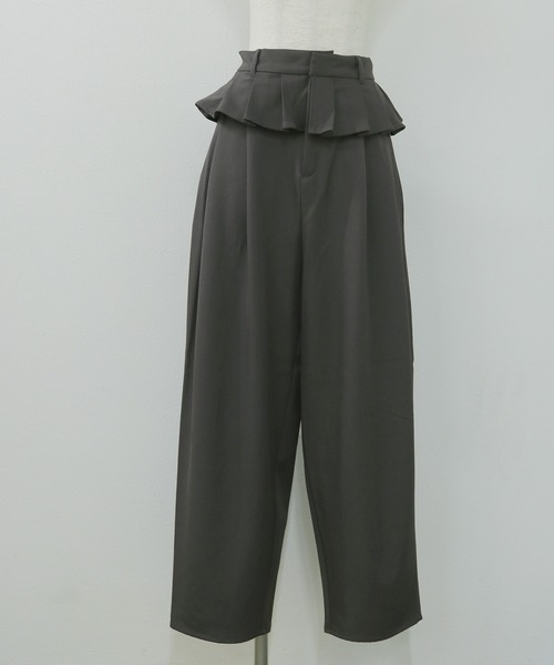 cheriella(シェリエラ)の「【cheriella】レイヤードフリルタックパンツ LAYERED FRILL TUCK PANTS(チノパンツ・レディース・グレイッシュベージュ/チャコールグレー/ブラック/ブラウン・FREE)」の20枚目の写真