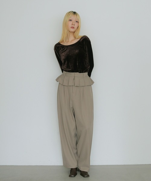 cheriella(シェリエラ)の「【cheriella】レイヤードフリルタックパンツ LAYERED FRILL TUCK PANTS(チノパンツ・レディース・グレイッシュベージュ/チャコールグレー/ブラック/ブラウン・FREE)」の16枚目の写真