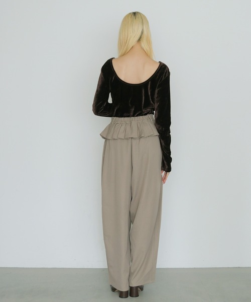 cheriella(シェリエラ)の「【cheriella】レイヤードフリルタックパンツ LAYERED FRILL TUCK PANTS(チノパンツ・レディース・グレイッシュベージュ/チャコールグレー/ブラック/ブラウン・FREE)」の12枚目の写真