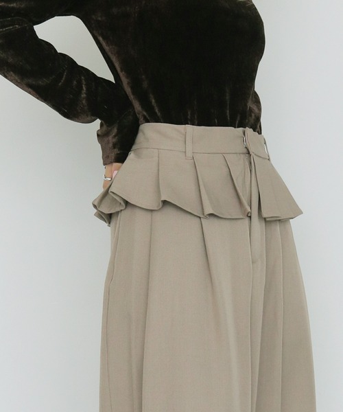 cheriella(シェリエラ)の「【cheriella】レイヤードフリルタックパンツ LAYERED FRILL TUCK PANTS(チノパンツ・レディース・グレイッシュベージュ/チャコールグレー/ブラック/ブラウン・FREE)」の15枚目の写真