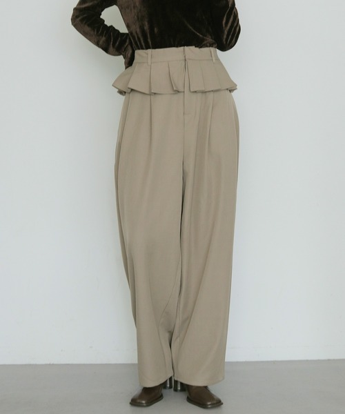 cheriella(シェリエラ)の「【cheriella】レイヤードフリルタックパンツ LAYERED FRILL TUCK PANTS(チノパンツ・レディース・グレイッシュベージュ/チャコールグレー/ブラック/ブラウン・FREE)」の7枚目の写真