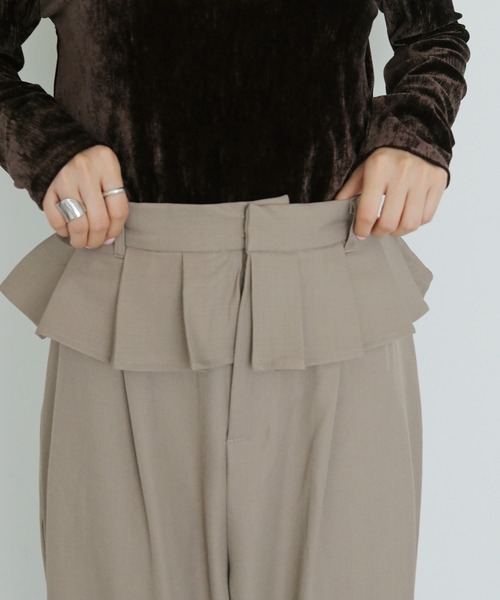 cheriella(シェリエラ)の「【cheriella】レイヤードフリルタックパンツ LAYERED FRILL TUCK PANTS(チノパンツ・レディース・グレイッシュベージュ/チャコールグレー/ブラック/ブラウン・FREE)」の14枚目の写真