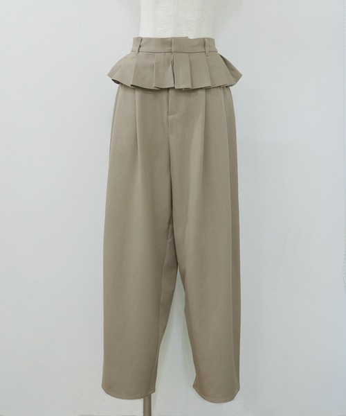 cheriella(シェリエラ)の「【cheriella】レイヤードフリルタックパンツ LAYERED FRILL TUCK PANTS(チノパンツ・レディース・グレイッシュベージュ/チャコールグレー/ブラック/ブラウン・FREE)」の18枚目の写真