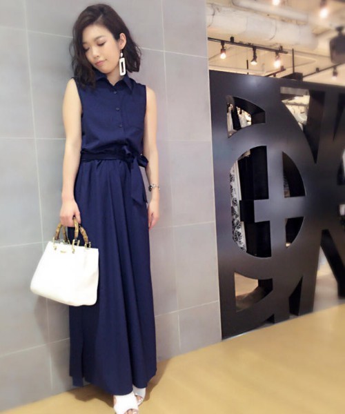 EGOIST(エゴイスト)の「ノースリシャツワンピース (シャツワンピース・レディース・ベージュ/ネイビー/ホワイト・1/2)」の3枚目の写真