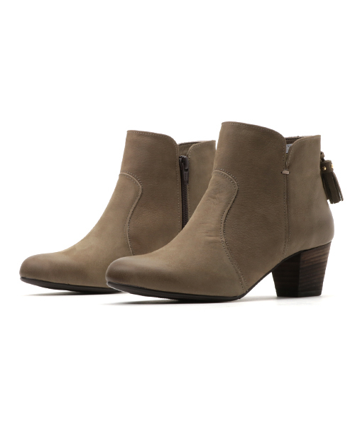 HIPS(ヒップス)の「タッセルショートブーツ(ブーツ・レディース・ブラック/ブラック系その他/ブラウン/ライトグレー・M/S/L)」の4枚目の写真