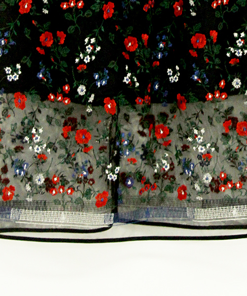 UNITED TOKYO（ユナイテッドトウキョウ）の「エンブロイダリーチュールスカート（スカート・レディース・レッド/ブルー・1）」の8枚目の写真