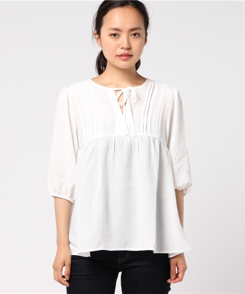 RAY CASSIN（レイカズン）の「レース使いスモックブラウス（シャツ/ブラウス・レディース・オフホワイト/イエロー/ブラック・FREE）」の4枚目の写真