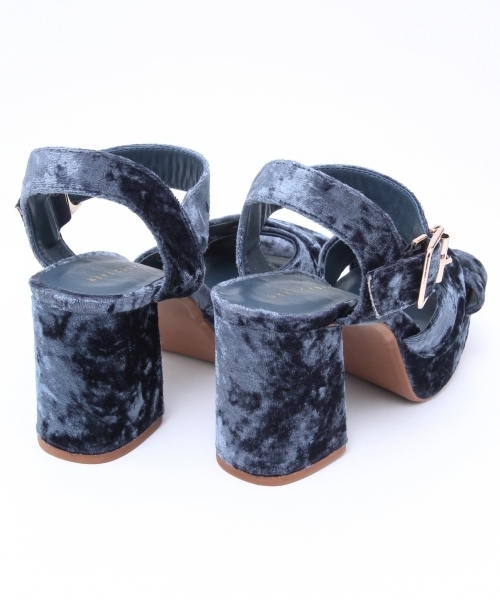 LOWRYS FARM（ローリーズファーム）の「ベロアクロスサンダル　765726 （サンダル・レディース・ブルー/レッド/ブラック/グリーン・MEDIUM/LARGE）」の8枚目の写真