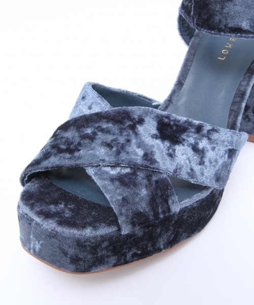 LOWRYS FARM（ローリーズファーム）の「ベロアクロスサンダル　765726 （サンダル・レディース・ブルー/レッド/ブラック/グリーン・MEDIUM/LARGE）」の10枚目の写真