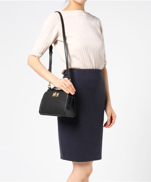 NATURAL BEAUTY BASIC（ナチュラルビューティーベーシック）の「【JJ 12月号掲載】ワンハンドルヒネリショルダーバッグ（ショルダーバッグ・レディース・ブラック/レッド/ベージュ系その他・ﾌﾘ-）」の8枚目の写真