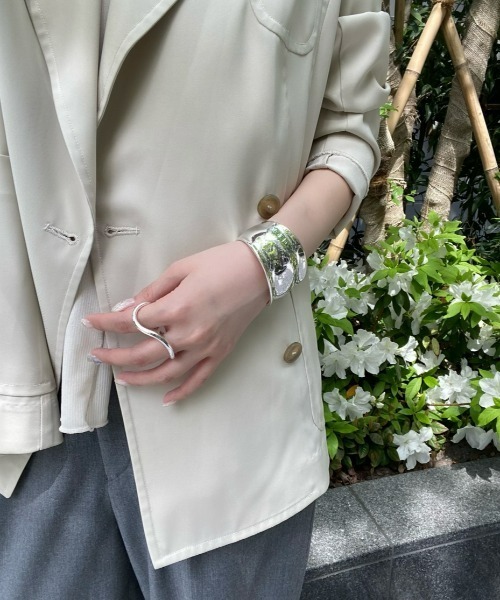 Nothing And Others（ナッシングアンドアザーズ）の「「Nothing And Others/ナッシングアンドアザーズ」Softwave Bangle（バングル/リストバンド・レディース・シルバー・FREE）」の6枚目の写真