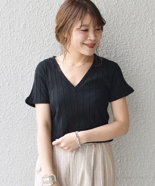 SHIPS(シップス)の「YOUNG&OLSEN:リブVネックTee◇(Tシャツ/カットソー・レディース・ライトホワイト/ブラック・SMALL/MEDIUM)」の2枚目の写真