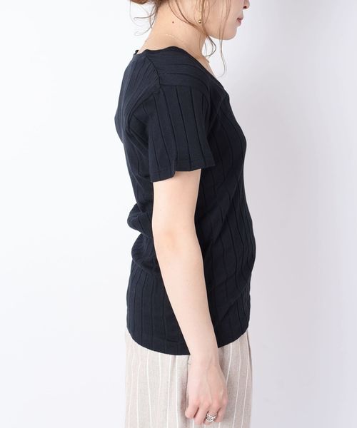SHIPS(シップス)の「YOUNG&OLSEN:リブVネックTee◇(Tシャツ/カットソー・レディース・ライトホワイト/ブラック・SMALL/MEDIUM)」の4枚目の写真