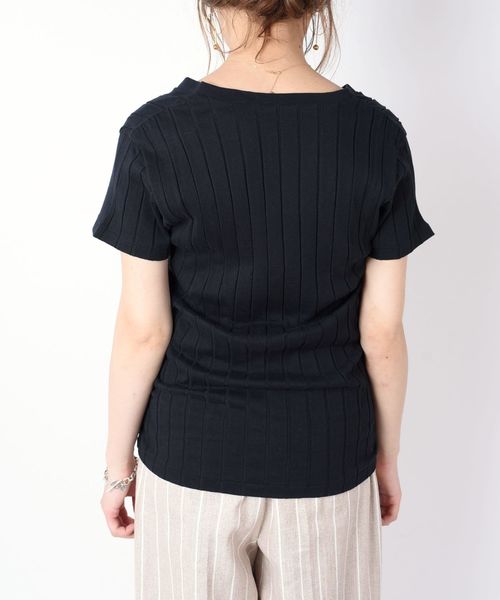 SHIPS(シップス)の「YOUNG&OLSEN:リブVネックTee◇(Tシャツ/カットソー・レディース・ライトホワイト/ブラック・SMALL/MEDIUM)」の5枚目の写真