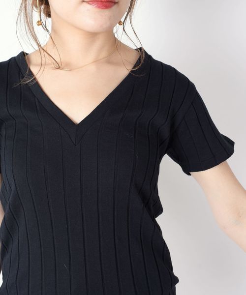 SHIPS(シップス)の「YOUNG&OLSEN:リブVネックTee◇(Tシャツ/カットソー・レディース・ライトホワイト/ブラック・SMALL/MEDIUM)」の6枚目の写真