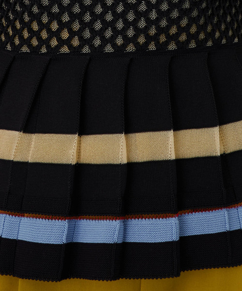 UNITED TOKYO(ユナイテッドトウキョウ)の「タックプリーツラティスニット(ニット/セーター・レディース・ブラック/ネイビー・1)」の10枚目の写真