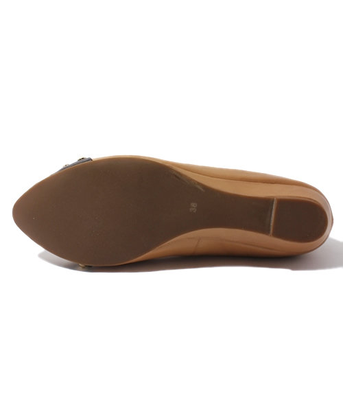 ROSE BUD（ローズバッド）の「(JEFFREY CAMPBELL)SELBY-STUDS 2TONE FLAT SHOES（パンプス・レディース・ホワイト/ベージュ系その他・36/37/38/39）」の4枚目の写真