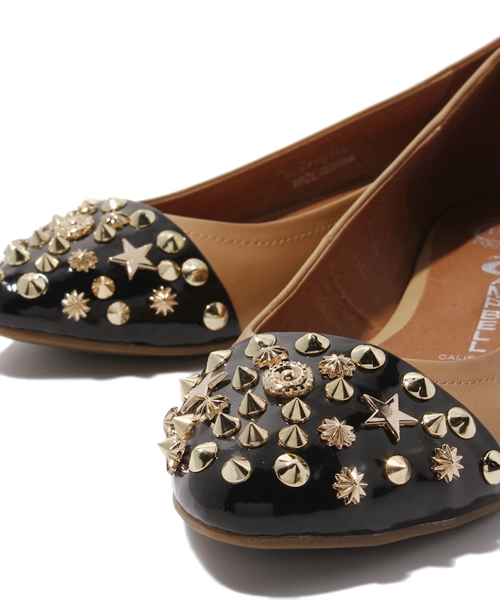 ROSE BUD（ローズバッド）の「(JEFFREY CAMPBELL)SELBY-STUDS 2TONE FLAT SHOES（パンプス・レディース・ホワイト/ベージュ系その他・36/37/38/39）」の7枚目の写真