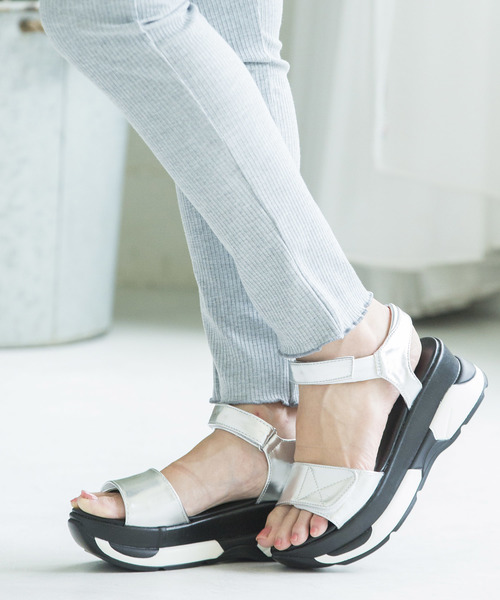 WEGO（ウィゴー）の「WEGO/厚底スポーツサンダル（サンダル・レディース・シルバー/ホワイト/ブラック・MEDIUM/LARGE）」の3枚目の写真