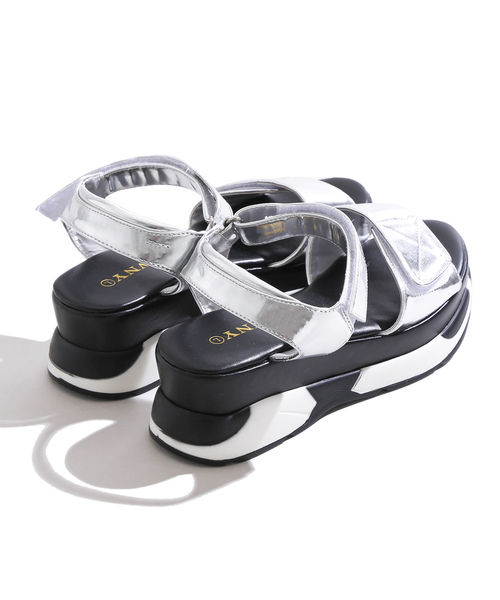 WEGO（ウィゴー）の「WEGO/厚底スポーツサンダル（サンダル・レディース・シルバー/ホワイト/ブラック・MEDIUM/LARGE）」の4枚目の写真