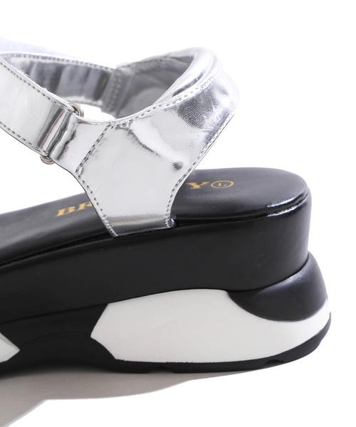 WEGO（ウィゴー）の「WEGO/厚底スポーツサンダル（サンダル・レディース・シルバー/ホワイト/ブラック・MEDIUM/LARGE）」の9枚目の写真