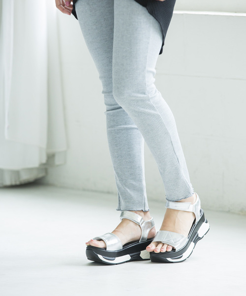 WEGO（ウィゴー）の「WEGO/厚底スポーツサンダル（サンダル・レディース・シルバー/ホワイト/ブラック・MEDIUM/LARGE）」の21枚目の写真