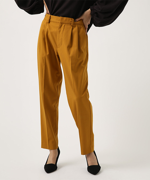 AZUL BY MOUSSY(アズールバイマウジー)の「Warm タック テーパードパンツ(パンツ)」|イエロー系その他