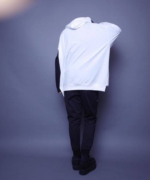 AFYF（エーエフワイエフ）の「AFYF MOVEMENT 2TONE MIX OVERSIZE PARKA F/2TONEミックスオーバーサイズパーカー（パーカー・レディース・ホワイト/ブラック・FREE）」の10枚目の写真