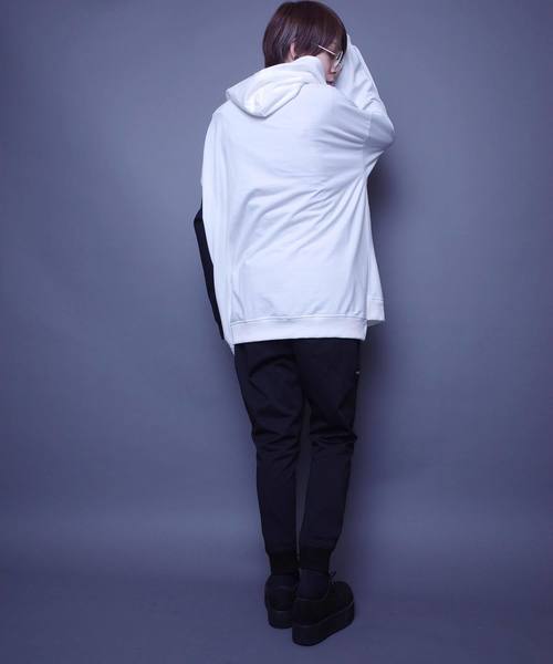 AFYF（エーエフワイエフ）の「AFYF MOVEMENT 2TONE MIX OVERSIZE PARKA F/2TONEミックスオーバーサイズパーカー（パーカー・レディース・ホワイト/ブラック・FREE）」の18枚目の写真