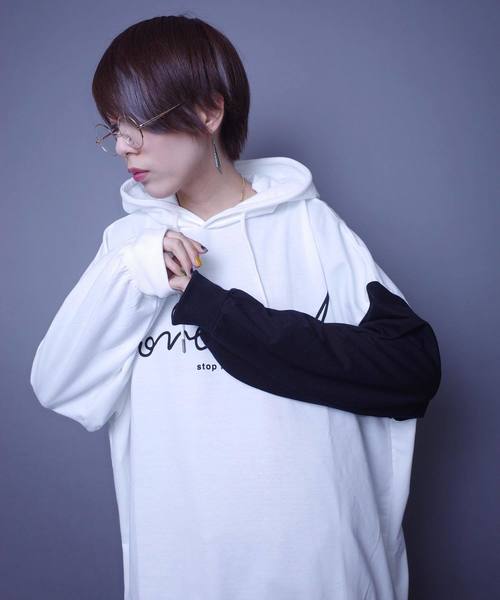 AFYF（エーエフワイエフ）の「AFYF MOVEMENT 2TONE MIX OVERSIZE PARKA F/2TONEミックスオーバーサイズパーカー（パーカー・レディース・ホワイト/ブラック・FREE）」の4枚目の写真