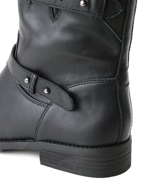 AMBIENT（アンビエント）の「ショートエンジニアブーツ（ブーツ・レディース・レッド系その他/ベージュ/ブラック・35.5/22.5/37.5/24.5/36.5/23.5）」の8枚目の写真