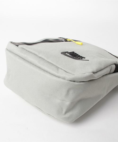 NIKE（ナイキ）の「WEGO/NIKE コアスモールアイテム（ショルダーバッグ・メンズ・ブラック/ネイビー/グレー・FREE）」の6枚目の写真