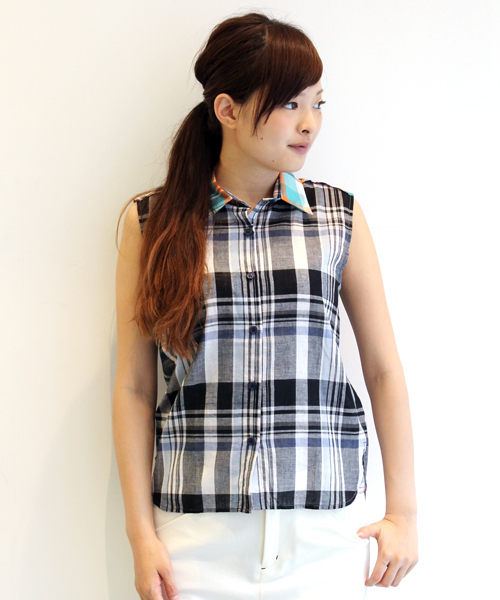 WHO'S WHO gallery（フーズフーギャラリー）の「【WEB限定価格】チェックノースリーブシャツ（シャツ/ブラウス・レディース・ブルー系その他/ブラウン系その他/レッド系その他・FREE）」の2枚目の写真