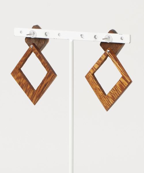 JACK & MARIE（ジャックアンドマリー）の「JACK & MARIE Design Earrings TypeB (ジャックアンドマリー デザインピアスB)（ピアス（両耳用）・レディース・ホワイト系その他/アイボリー/ブラック/ブラウン/ゴールド/グレー/シルバー・ONE SIZE）」の8枚目の写真