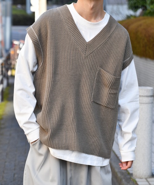 kutir（クティール）の「Vネックニットベスト（ベスト・メンズ・ダークブラウン/ベージュ/ブルーグレー・MEDIUM/LARGE）」の3枚目の写真