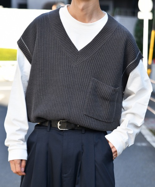 kutir（クティール）の「Vネックニットベスト（ベスト・メンズ・ダークブラウン/ベージュ/ブルーグレー・MEDIUM/LARGE）」の2枚目の写真