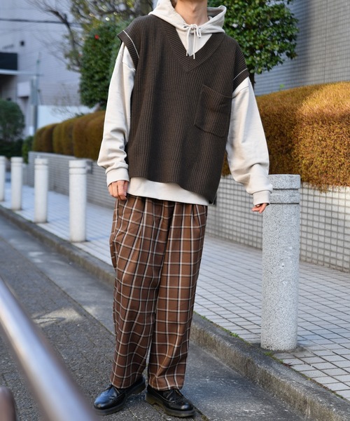 kutir（クティール）の「Vネックニットベスト（ベスト・メンズ・ダークブラウン/ベージュ/ブルーグレー・MEDIUM/LARGE）」の21枚目の写真