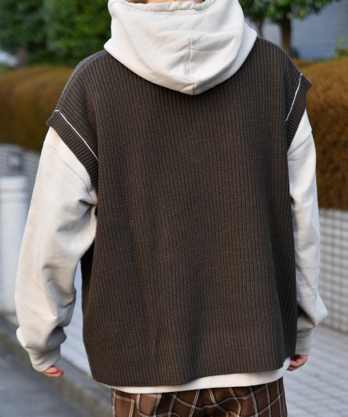 kutir（クティール）の「Vネックニットベスト（ベスト・メンズ・ダークブラウン/ベージュ/ブルーグレー・MEDIUM/LARGE）」の11枚目の写真