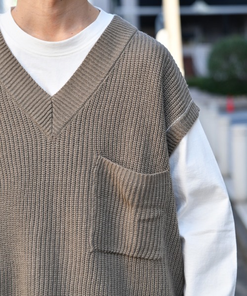 kutir（クティール）の「Vネックニットベスト（ベスト・メンズ・ダークブラウン/ベージュ/ブルーグレー・MEDIUM/LARGE）」の12枚目の写真