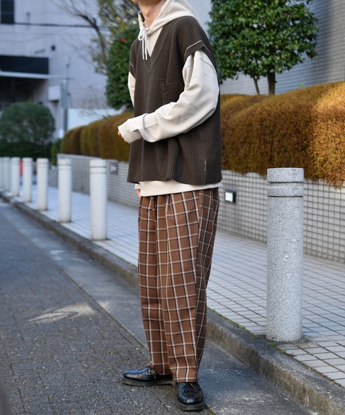 kutir（クティール）の「Vネックニットベスト（ベスト・メンズ・ダークブラウン/ベージュ/ブルーグレー・MEDIUM/LARGE）」の16枚目の写真