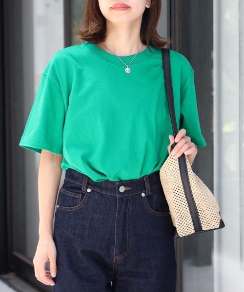 United Athle（ユナイテッドアスレ）の「OUR's ローズさん着用！ 累計販売10万枚突破！ZOZO売上No.1 無地Tシャツ！【United Athle】premium cotton crew neck short sleeve t-shirt / プレミアム コットン クルーネック 半袖 Tシャツ 5001（Tシャツ/カットソー・レディース・ホワイト/ブラック/ベージュ/パープル/オフホワイト/アイボリー/グリーン/グレー/グレイッシュベージュ/オレンジ/ライトグレー/バーガンディー/ブラック系その他2/ネイビー/サックスブルー/レッド/ライトブルー/イエロー/ゴールド/ライトグリーン/インディゴブルー/ピンク/ダークパープル/ライトイエロー/ライトピンク/ラベンダー/ピンクベージュ/ロイヤルブルー/マスタード/グレイッシュブルー/ターコイズブルー/レモンイエロー/アクア/ネイビー系2/ブラック系その他3/ネイビー系1/ダークネイビー/グレー系その他/ダークグリーン/チャコールグレー/オートミール/パープル系その他2/スモーキーグリーン系/エメラルド/オリーブ/ピンク系1/ネイビー系3/フューシャピンク/ダークカーキ/ライトオリーブ/ダークブラウン・S/M/L/XL/XXL）」の17枚目の写真