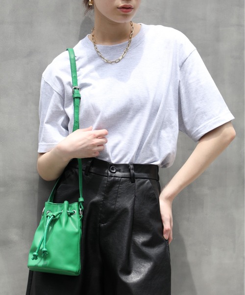 United Athle（ユナイテッドアスレ）の「OUR's ローズさん着用！ 累計販売10万枚突破！ZOZO売上No.1 無地Tシャツ！【United Athle】premium cotton crew neck short sleeve t-shirt / プレミアム コットン クルーネック 半袖 Tシャツ 5001（Tシャツ/カットソー・レディース・ホワイト/ブラック/ベージュ/パープル/オフホワイト/アイボリー/グリーン/グレー/グレイッシュベージュ/オレンジ/ライトグレー/バーガンディー/ブラック系その他2/ネイビー/サックスブルー/レッド/ライトブルー/イエロー/ゴールド/ライトグリーン/インディゴブルー/ピンク/ダークパープル/ライトイエロー/ライトピンク/ラベンダー/ピンクベージュ/ロイヤルブルー/マスタード/グレイッシュブルー/ターコイズブルー/レモンイエロー/アクア/ネイビー系2/ブラック系その他3/ネイビー系1/ダークネイビー/グレー系その他/ダークグリーン/チャコールグレー/オートミール/パープル系その他2/スモーキーグリーン系/エメラルド/オリーブ/ピンク系1/ネイビー系3/フューシャピンク/ダークカーキ/ライトオリーブ/ダークブラウン・S/M/L/XL/XXL）」の8枚目の写真