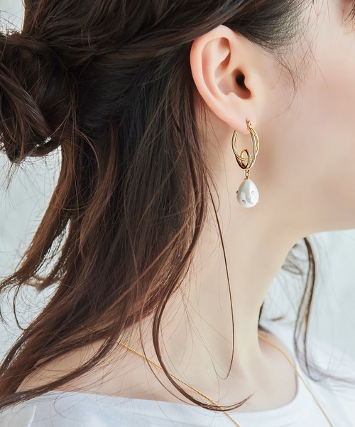 Phoebe(フィービィー)の「パールオーロラビジューフープピアス(ピアス(両耳用))」|ゴールド