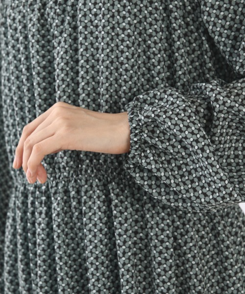 LOWRYS FARM(ローリーズファーム)の「シャーリングキカドットワンピース 919388(ワンピース・レディース・グリーン/ブラック/ブラウン・FREE)」の10枚目の写真