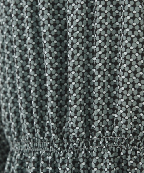 LOWRYS FARM(ローリーズファーム)の「シャーリングキカドットワンピース 919388(ワンピース・レディース・グリーン/ブラック/ブラウン・FREE)」の15枚目の写真