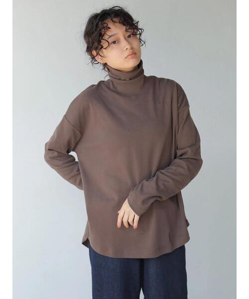 AMERICAN HOLIC（アメリカンホリック）の「タートルカットプルオーバー　＊（Tシャツ/カットソー・レディース・ブラック/ブラウン/アイボリー/グレイッシュベージュ・M/L）」の8枚目の写真