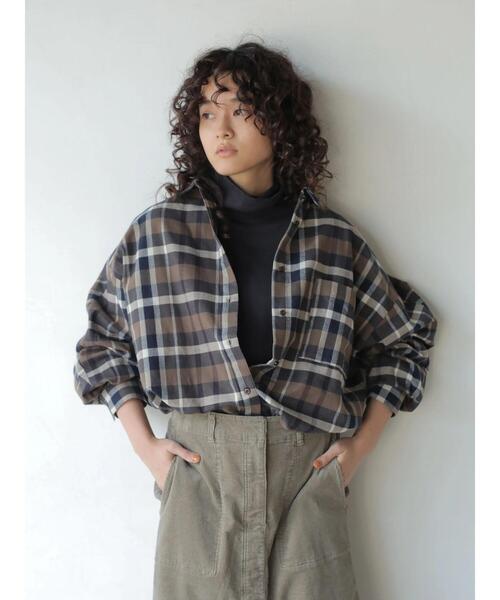 AMERICAN HOLIC（アメリカンホリック）の「タートルカットプルオーバー　＊（Tシャツ/カットソー・レディース・ブラック/ブラウン/アイボリー/グレイッシュベージュ・M/L）」の20枚目の写真